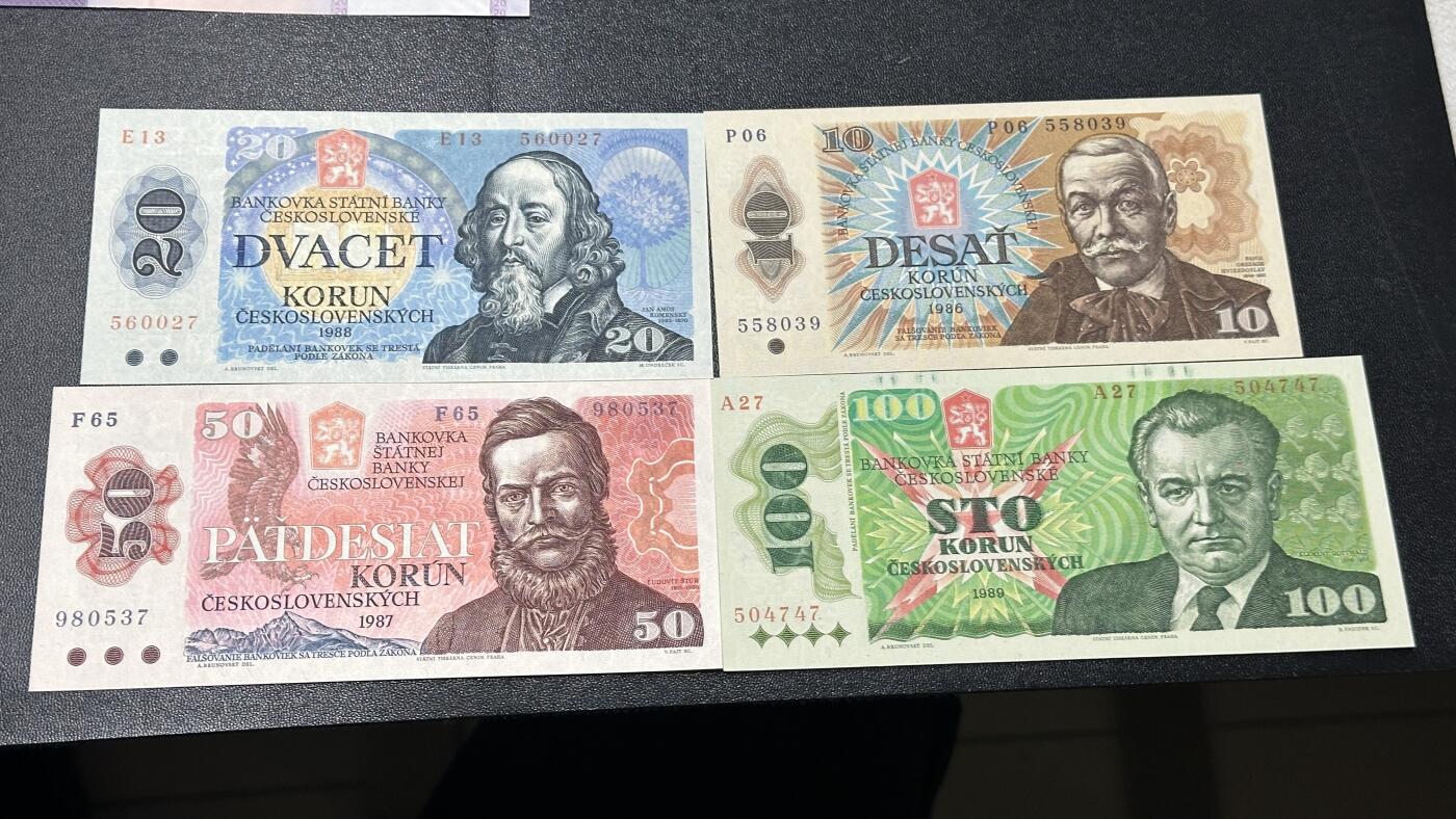 《外钞收藏家》第五百九十期（欧洲强钞、港币、硬通货及丰富裸币大拍场）（本平台长期征集拍品、欢迎藏友们联系合作） 捷克斯洛伐克10、20、50、100克朗 4张一起 全新UNC 全部是靓号尾7