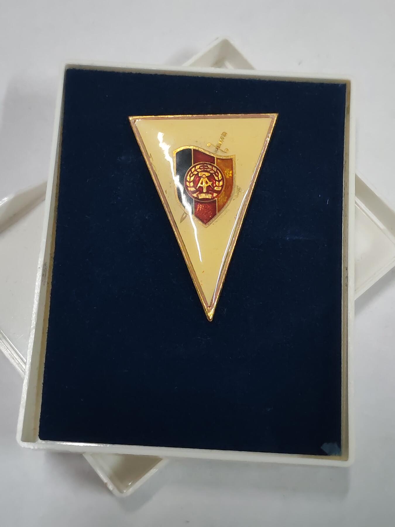 韵星假日拍卖第三十一期 -- Rimey Holidays Auction 31 民主德国斯塔西国家安全学院毕业校徽带原盒