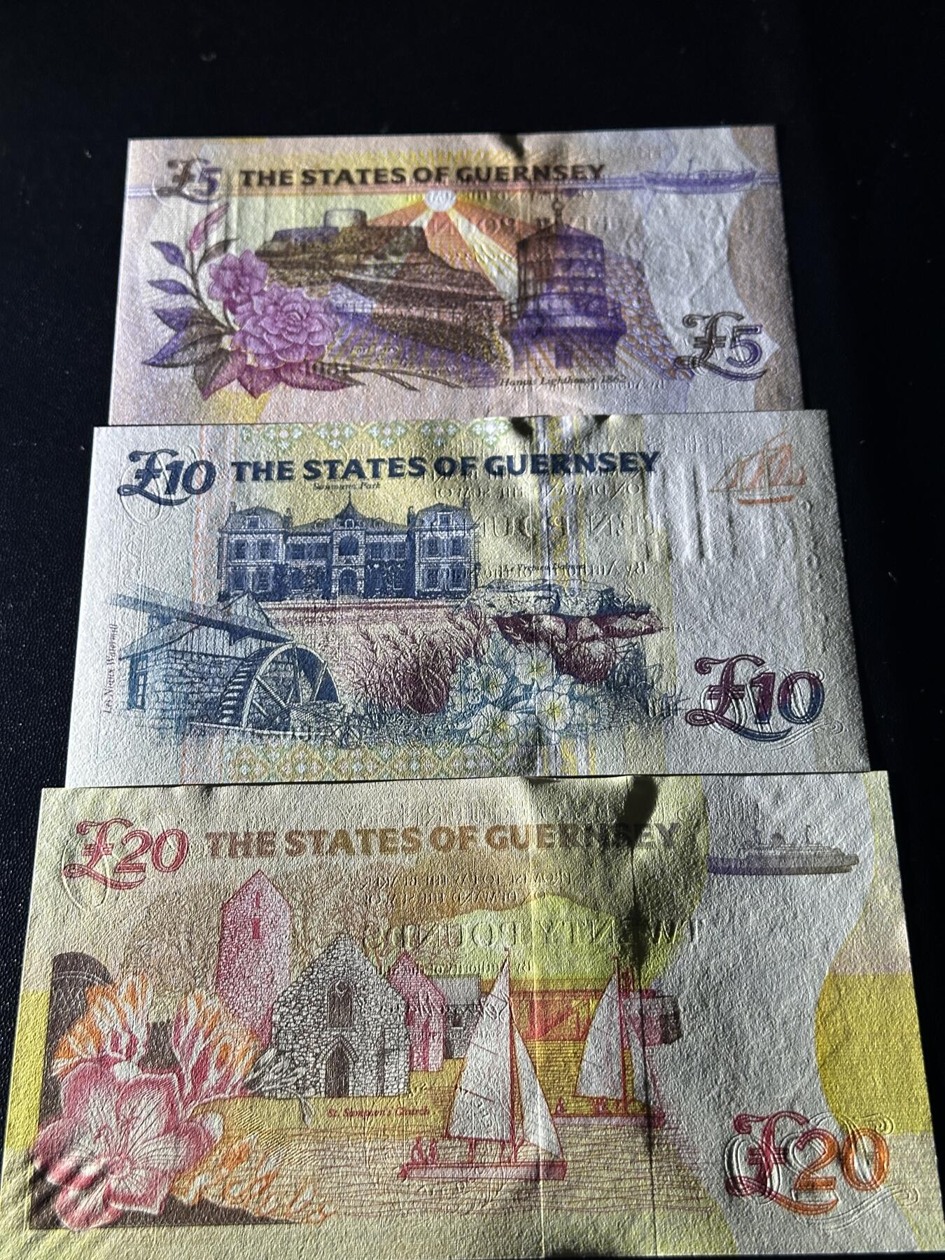 《外钞收藏家》第五百九十期（欧洲强钞、港币、硬通货及丰富裸币大拍场）（本平台长期征集拍品、欢迎藏友们联系合作） 格恩西女王5、10、20镑 3张一起 全新UNC 全部是靓号尾1 但20镑边上轻微潮