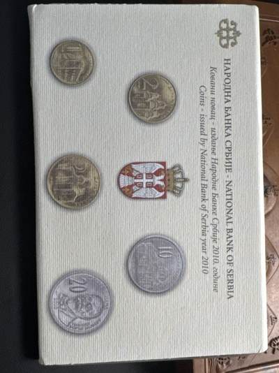 ❤️【币观天下】❤️ 第333期钱币拍卖- 2025.12.5周五晚上6点半场-长期征集拍品 - 塞尔维亚2010年官方套币含第三任国家银行行长乔治•魏福特20第纳尔纪念币