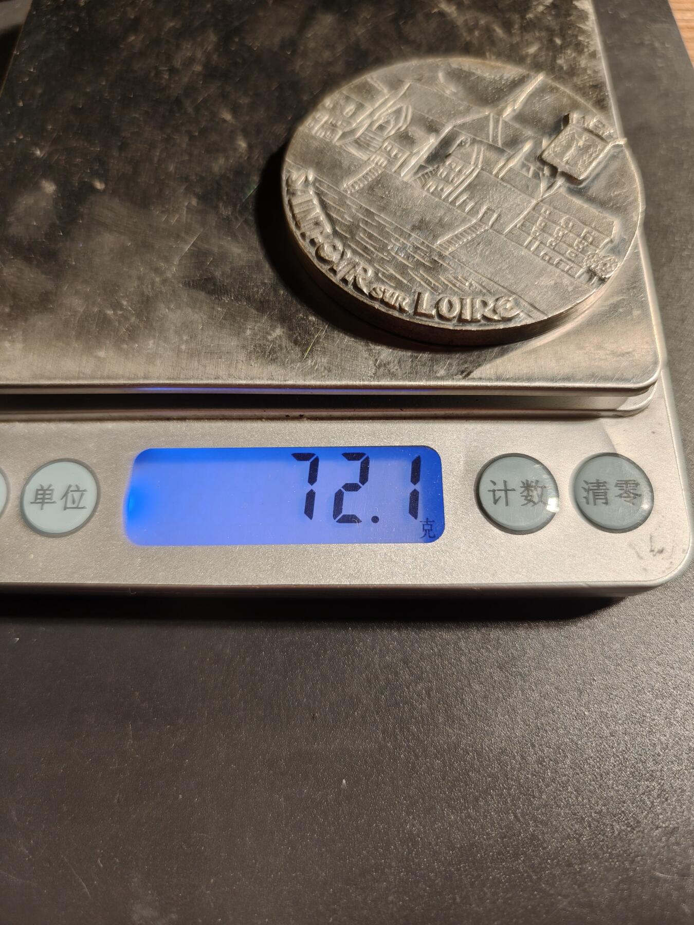 老王徽章第167期 法国法国圣西尔苏卢瓦尔市镀银大铜章      直径51mm.    重量72.1g