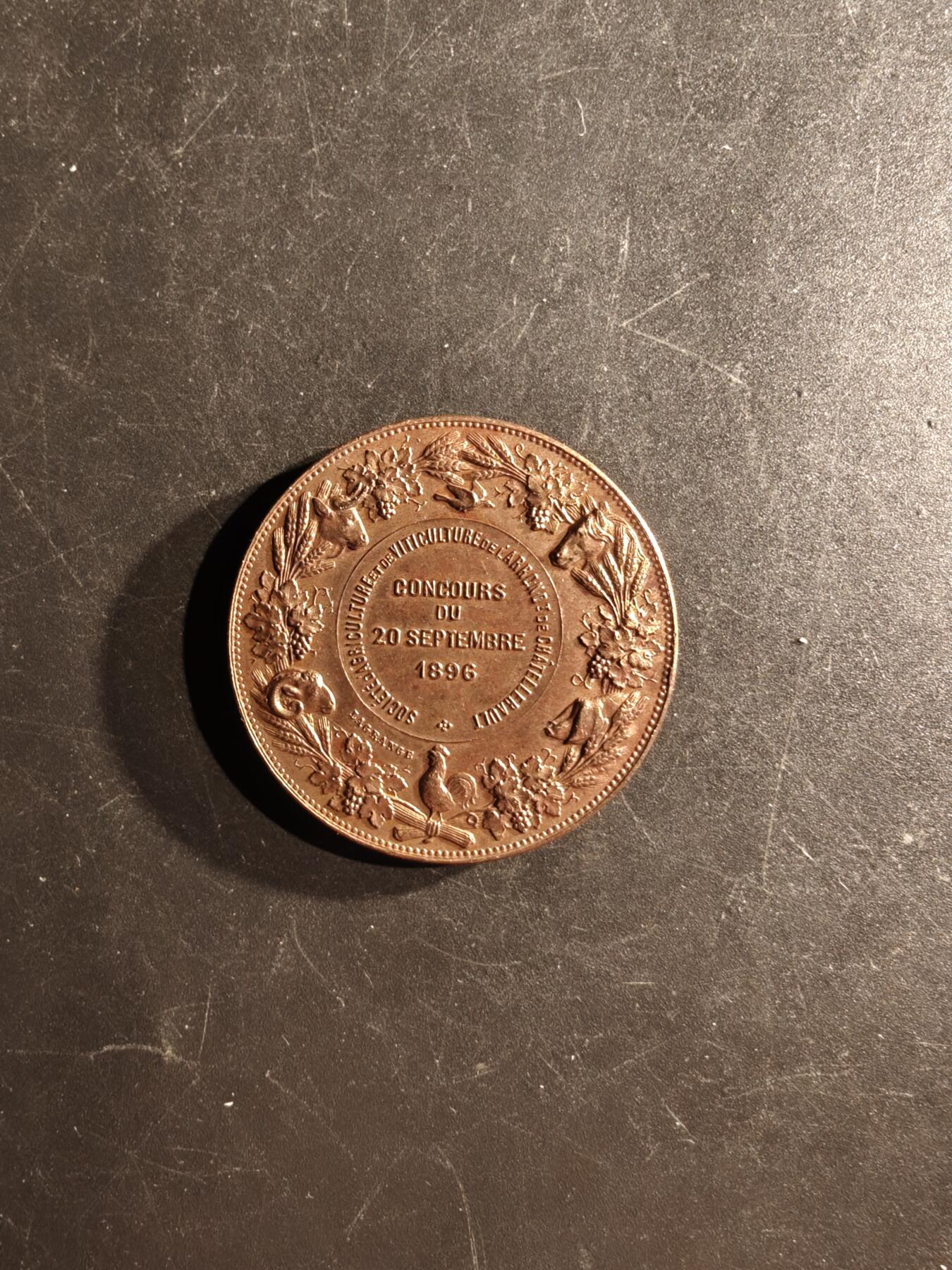 老王徽章第167期 法国1896农业和葡萄栽培竞赛大铜章     直径41mm.    重量32.2g