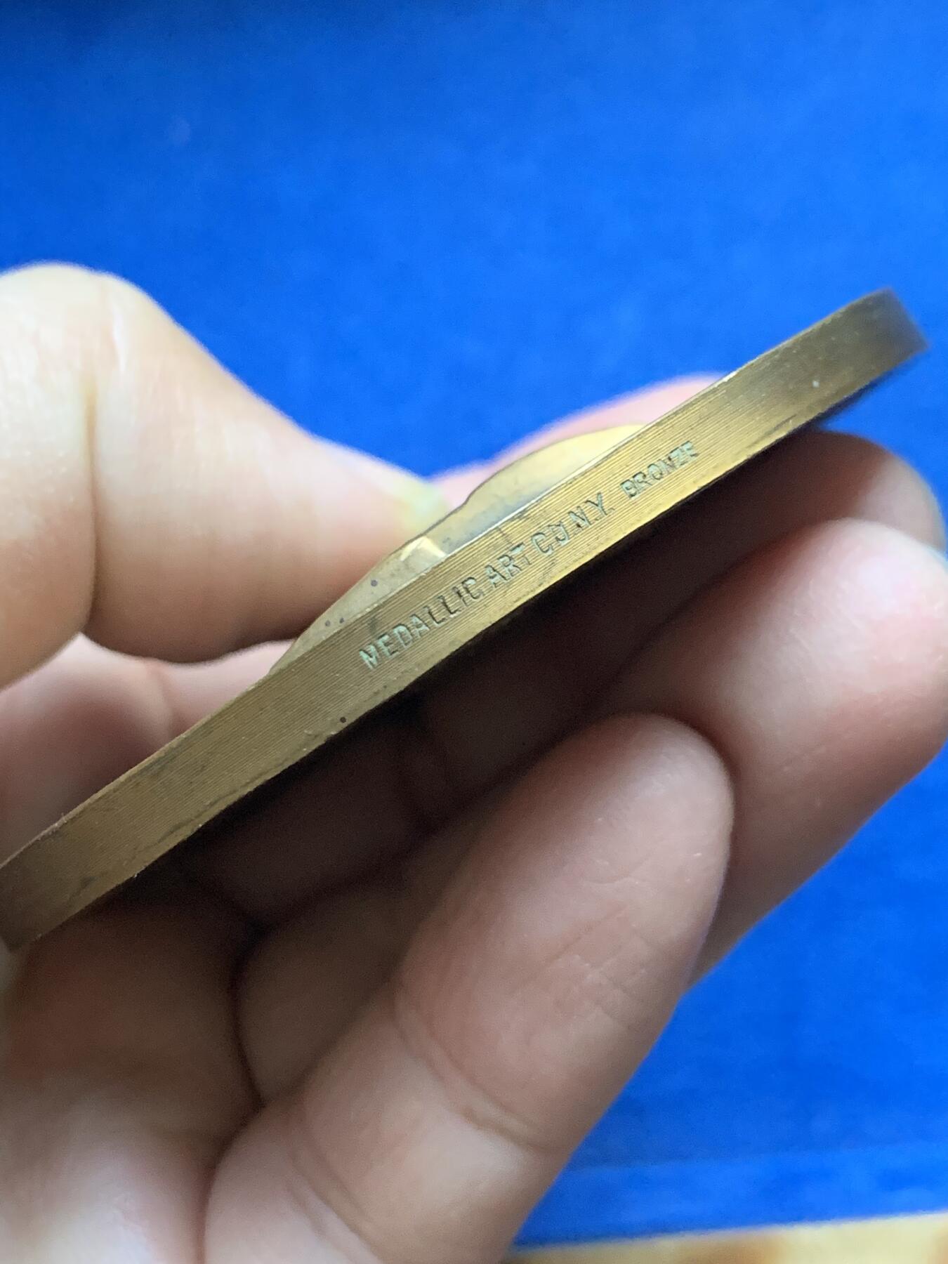 《竞宝斋》第444场 周日，周一，2场连拍 （全场包邮） 美国肯尼迪总统纪念大铜章 163克 69.5mm 铜标边铭