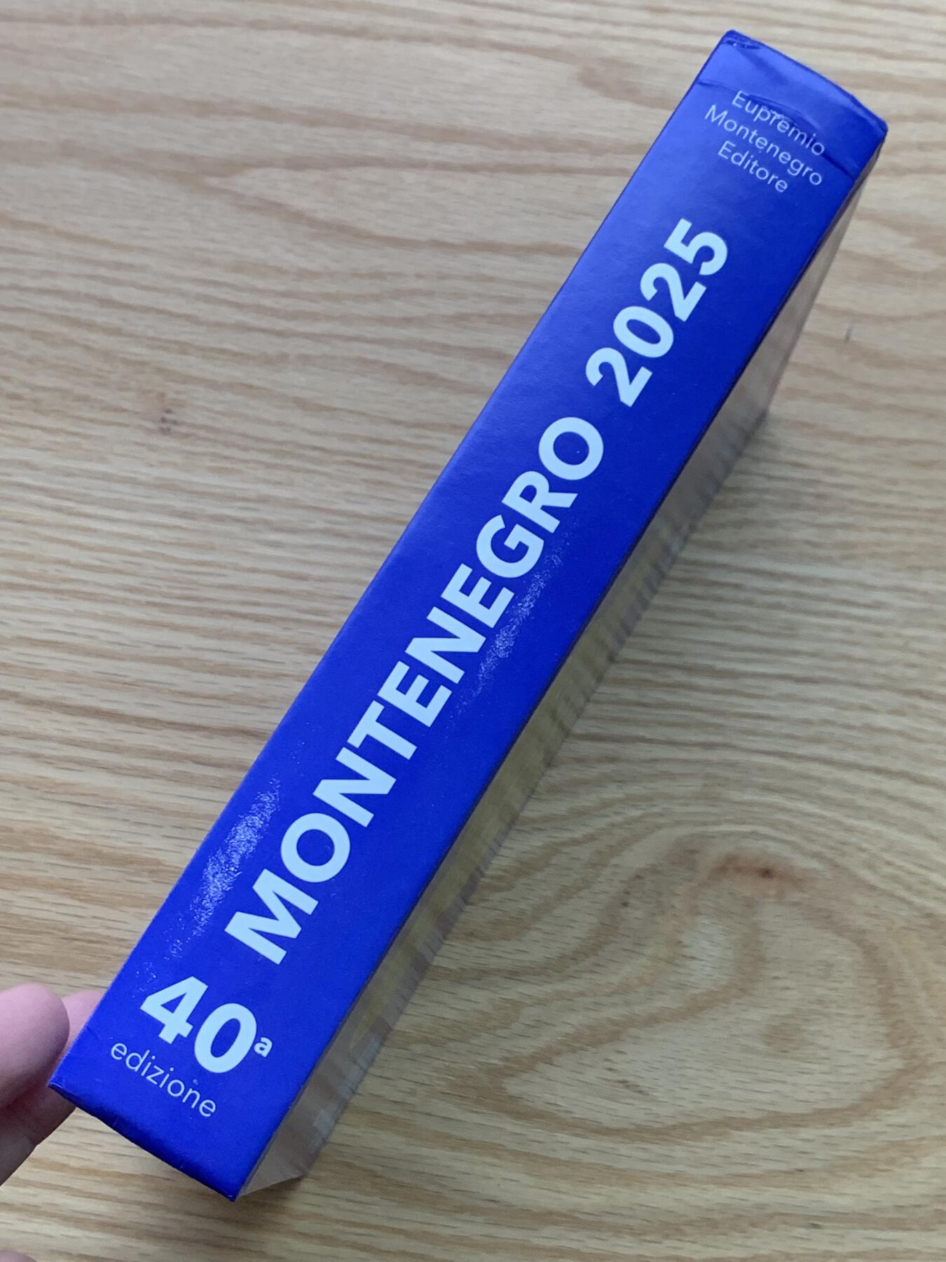 《竞宝斋》第444场 周日，周一，2场连拍 （全场包邮） 全新 Montenegro2025意大利钱币目录 最新2025版，全新的价格指南，将近700页的厚度 精装胶板印刷，玩意系必备目录，重约1.2公斤。