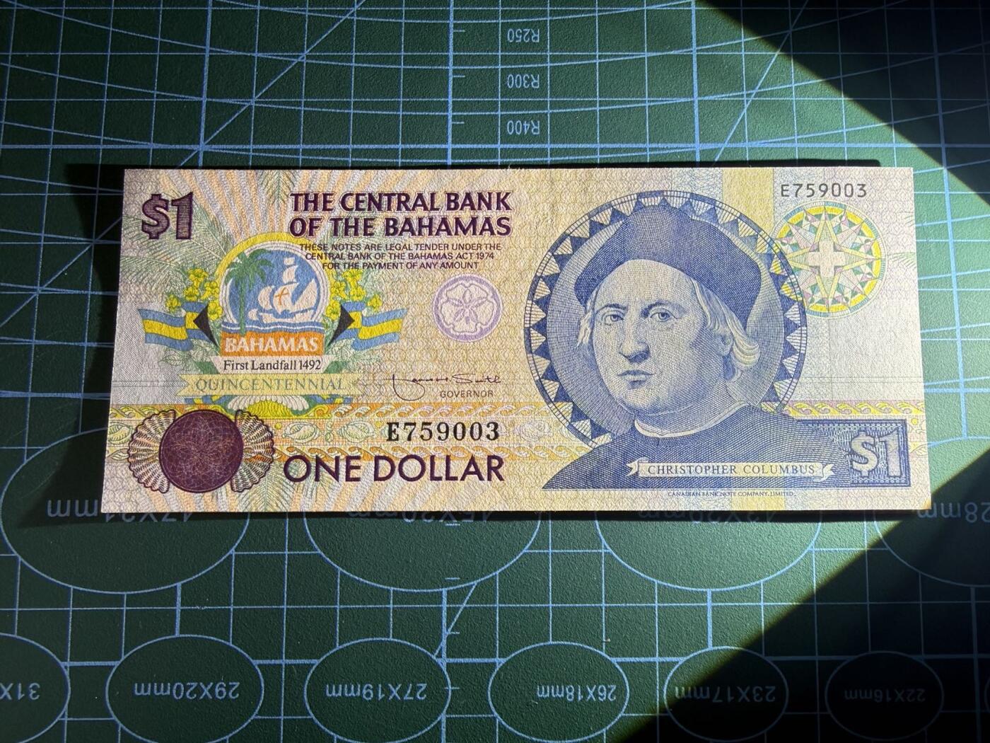 【炜奕收藏】，第五十二期 1992年巴哈马1元纪念钞，UNC品相