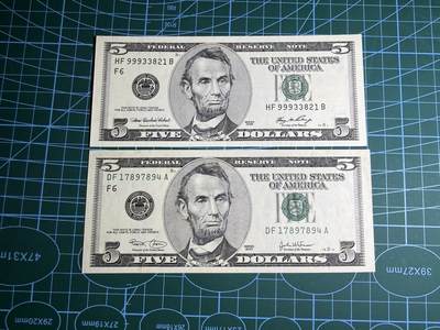 【炜奕收藏】，第五十二期 - 2003年&2006年美国5美元两张，UNC-/UNC品相，包含一张无47