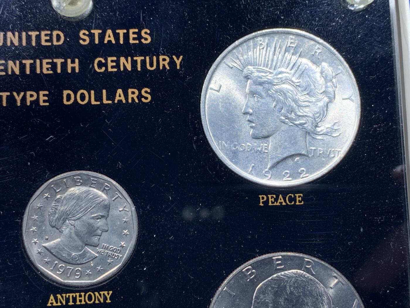 《竞宝斋》第444场 周日，周一，2场连拍 （全场包邮） 美国1美元套装，含1898年摩根，1922年和平鹰银币及3枚1美元镍币，细节见图。