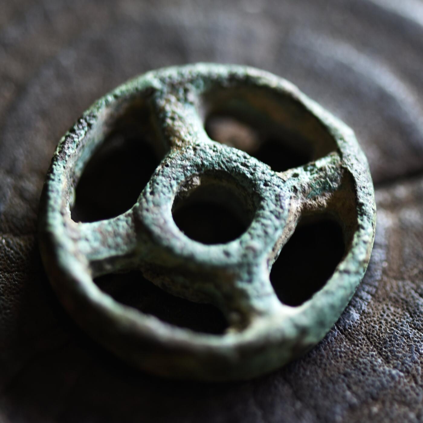 【良泉】【2025年最后一场】12月18日晚19.30点开拍！188组【直播场】西方古代钱币、丝路杂项、印章！ 【藏家出品A】厚重版！罕见！12.48克 ，公元7-8世纪，七河粟特地区，碎叶城，十字藕心钱