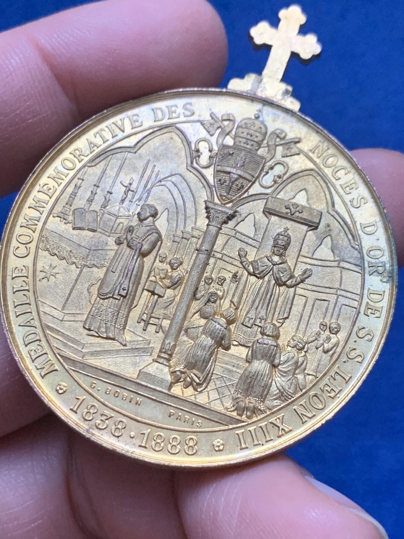 《竞宝斋》第444场 周日，周一，2场连拍 （全场包邮） 教皇利奥十三世纪念镀金铜章 36.8克 46.5mm 细节见图