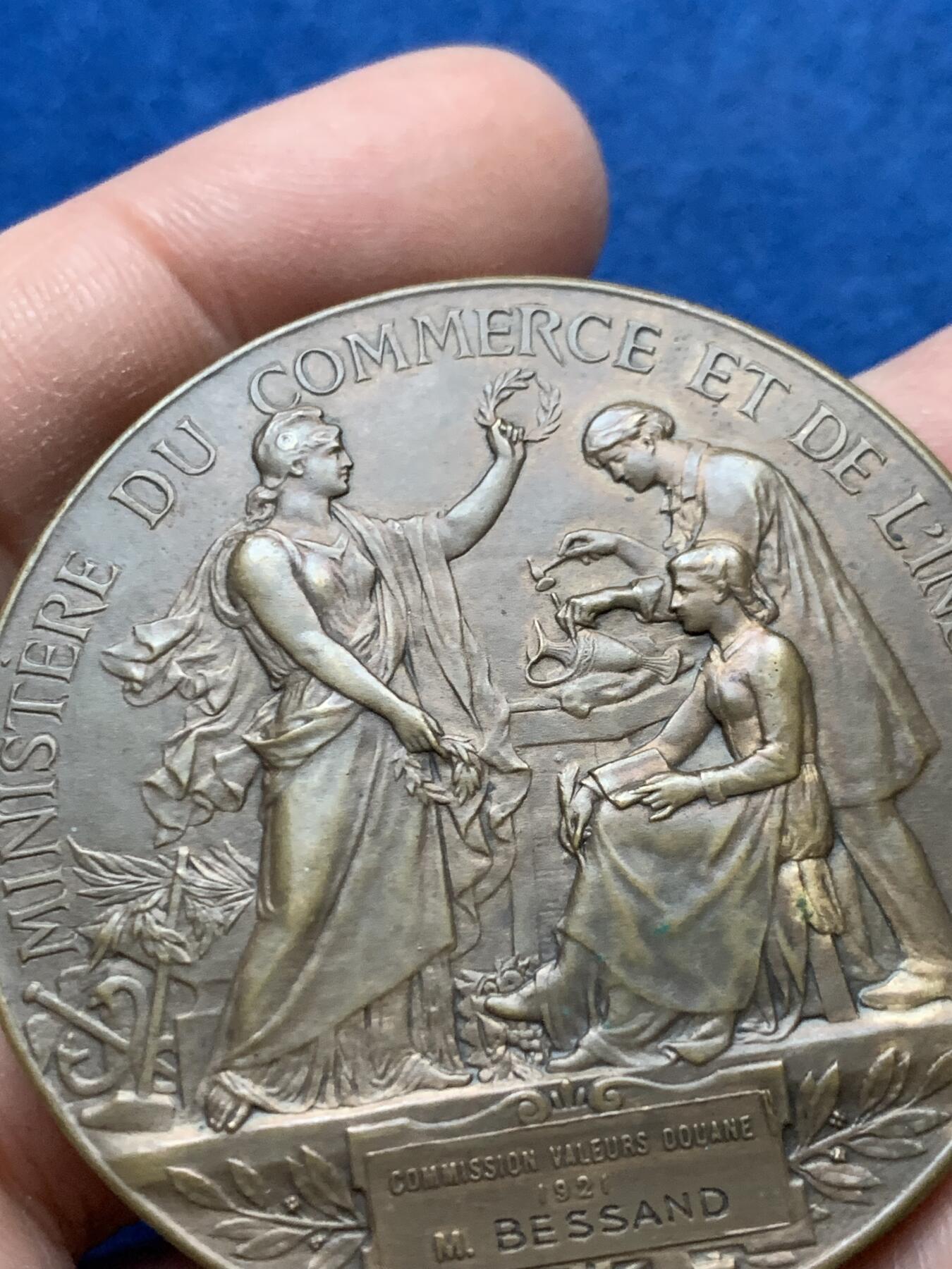 《竞宝斋》第444场 周日，周一，2场连拍 （全场包邮） 法国1921年工商协会纪念铜章 重约64.9克 49.7mm 丰饶角铜标边铭 双面人像版本少见