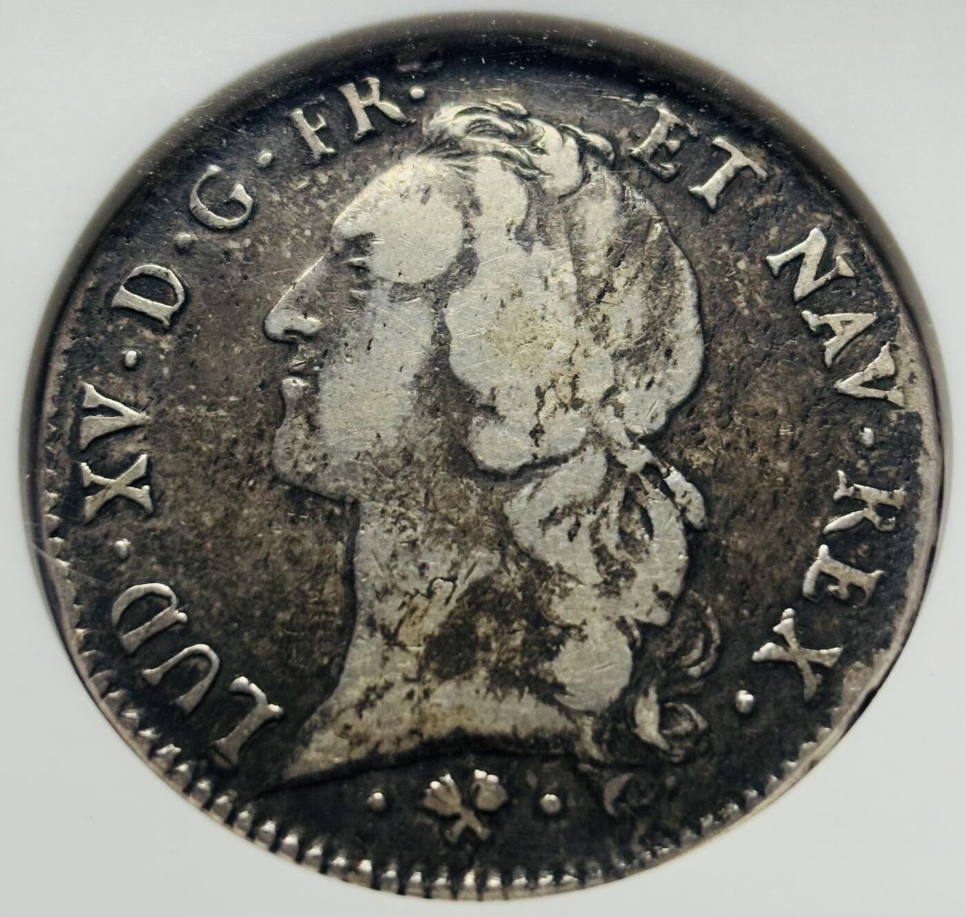 文馨钱币收藏第 283 场，【大雪鉴珍，寒英缀金】金银纪念币精品场，诚邀您的参与【长期接代拍品】 1763 年法国路易十五 1 埃居大银币 NGC 评级 F15，纵观历史都知道路易十五是一个比较荒*无道的国王，手里有一枚它的货币也是很不错的