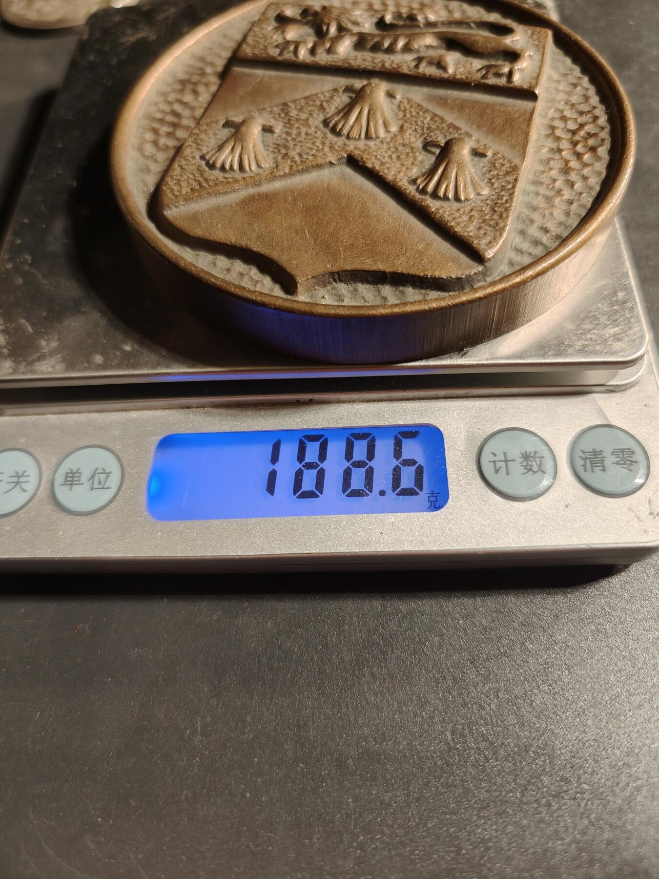 老王徽章第167期 法国大铜章    亚瑟贝特朗制造     直径81mm.    重量188.6g