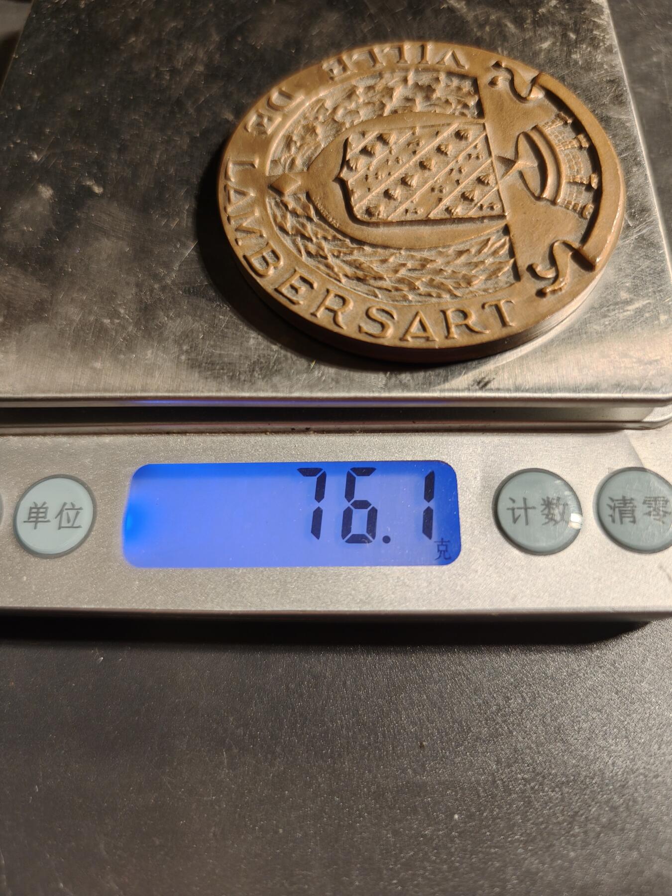 老王徽章第167期 法国兰贝萨尔市大铜章      直径54mm.     重量76.1g