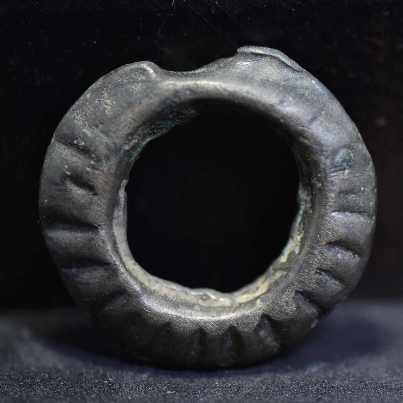 【良泉】【2025年最后一场】12月18日晚19.30点开拍！188组【直播场】西方古代钱币、丝路杂项、印章！ 【厚重】18.28克，公元7-9世纪【丝绸之路】西域粟特七河（环形钱？）铜环