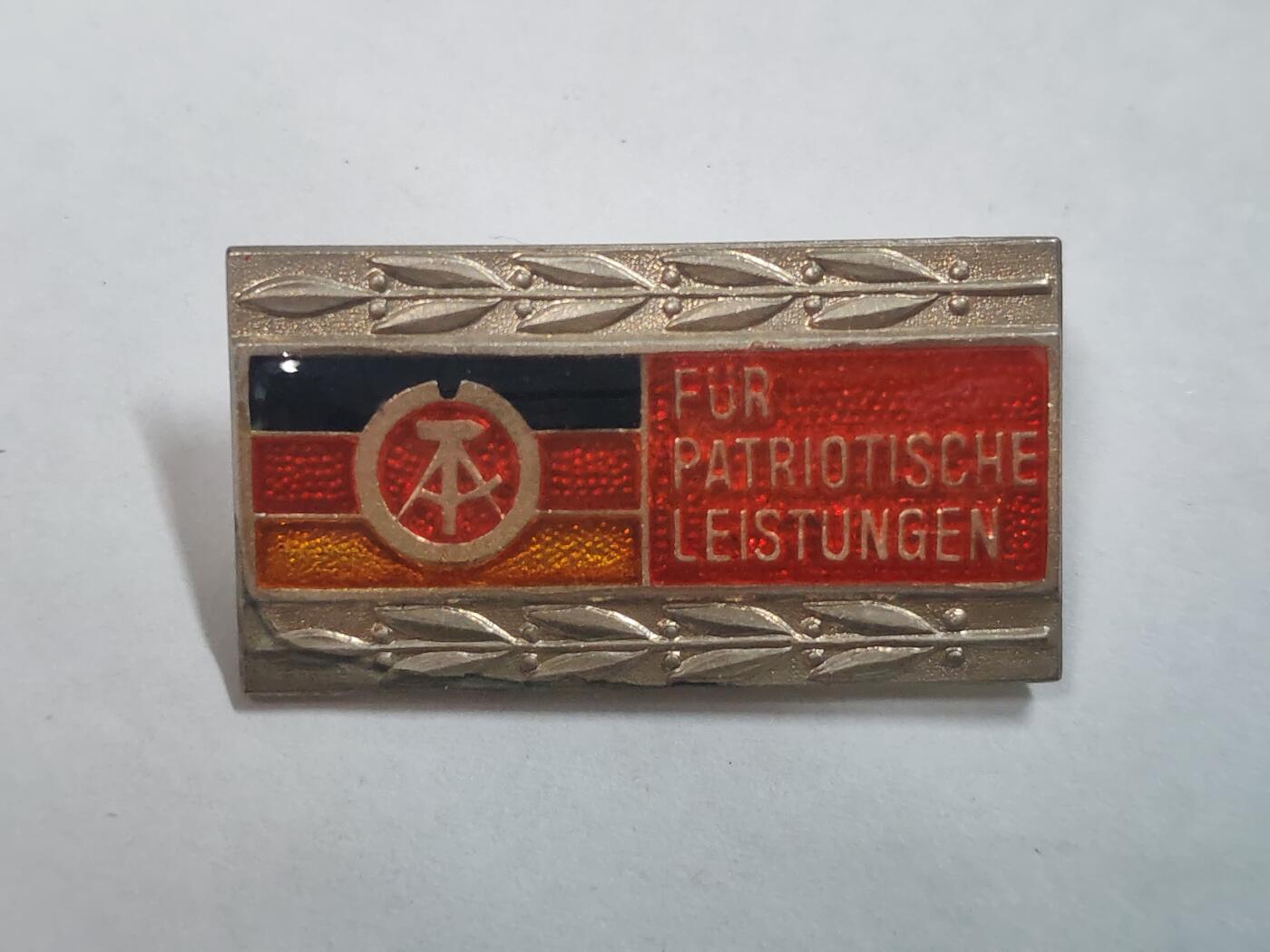 韵星假日拍卖第三十一期 -- Rimey Holidays Auction 31 民主德国银级全国民族阵线徽章