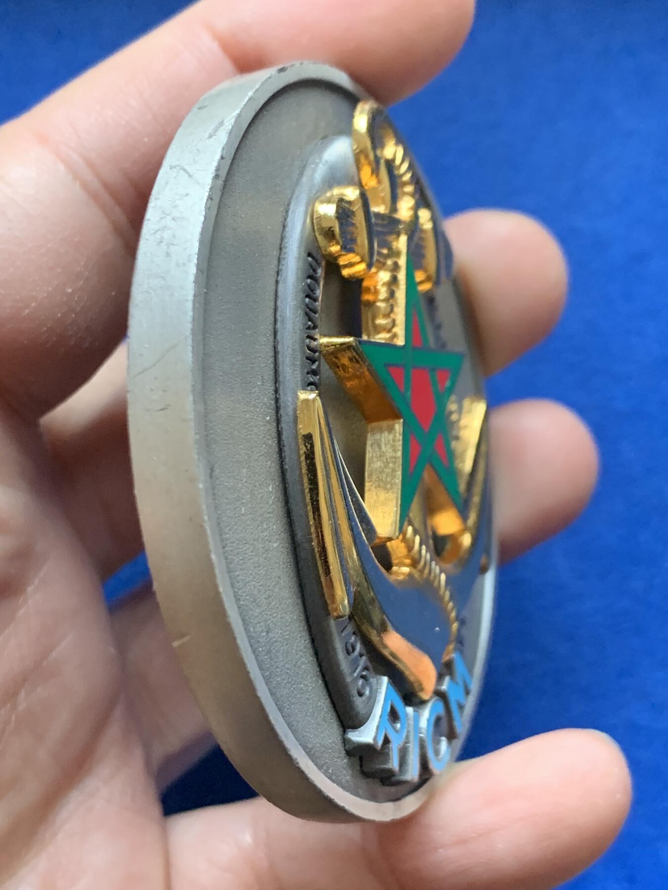 《竞宝斋》第444场 周日，周一，2场连拍 （全场包邮） 法国1916-1944年海军陆战队坦克团镀银大铜章，正面三层结构带珐琅，背面带编号实发版，直径67mm  ，重量126.7g，厚重压手。