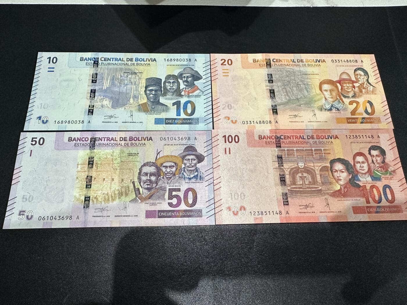 《外钞收藏家》第五百九十期（欧洲强钞、港币、硬通货及丰富裸币大拍场）（本平台长期征集拍品、欢迎藏友们联系合作） 玻利维亚10-100面额 4张一起 全新UNC 全部是尾8