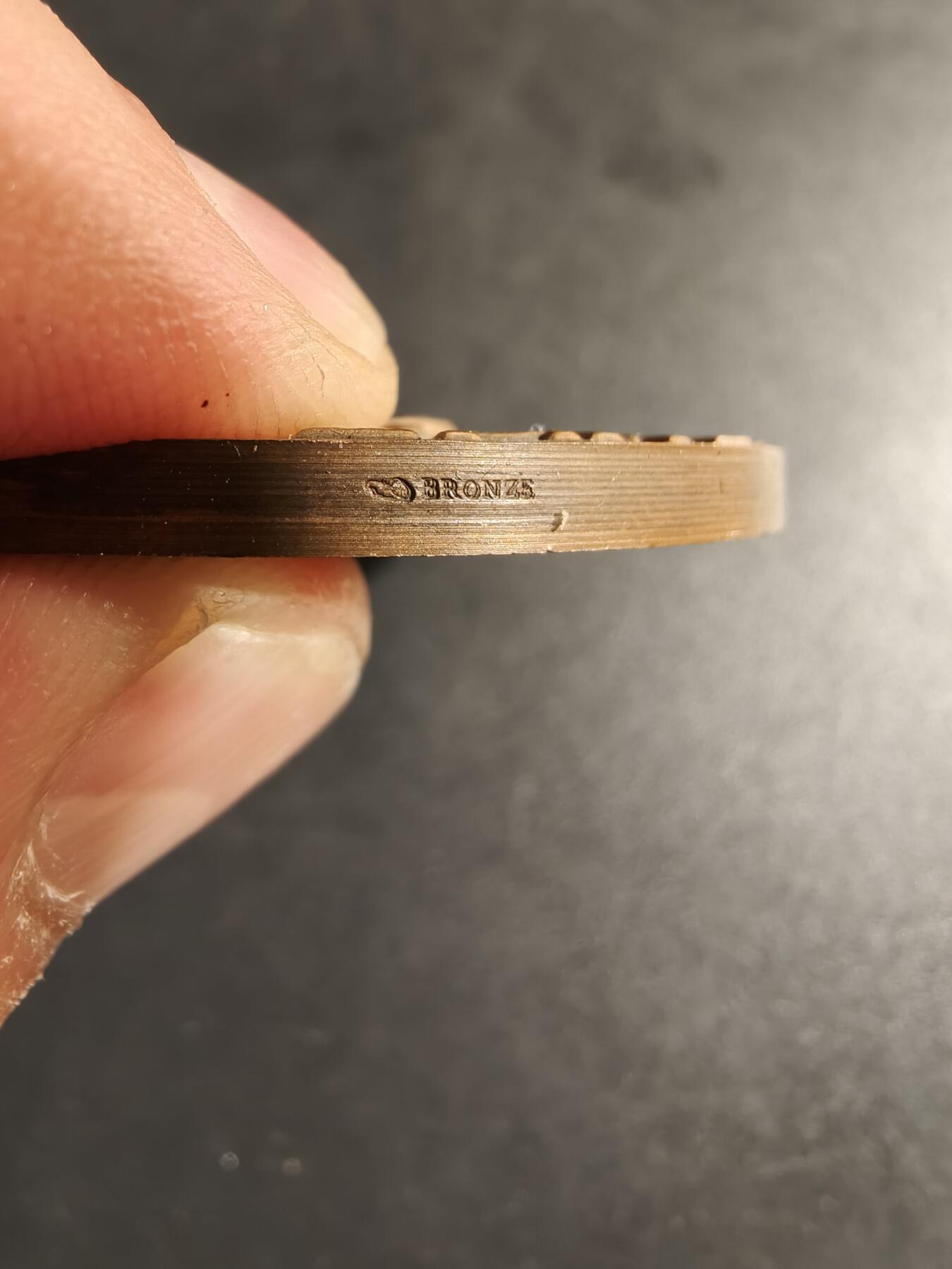 老王徽章第167期 法国兰贝萨尔市大铜章      直径54mm.     重量76.1g