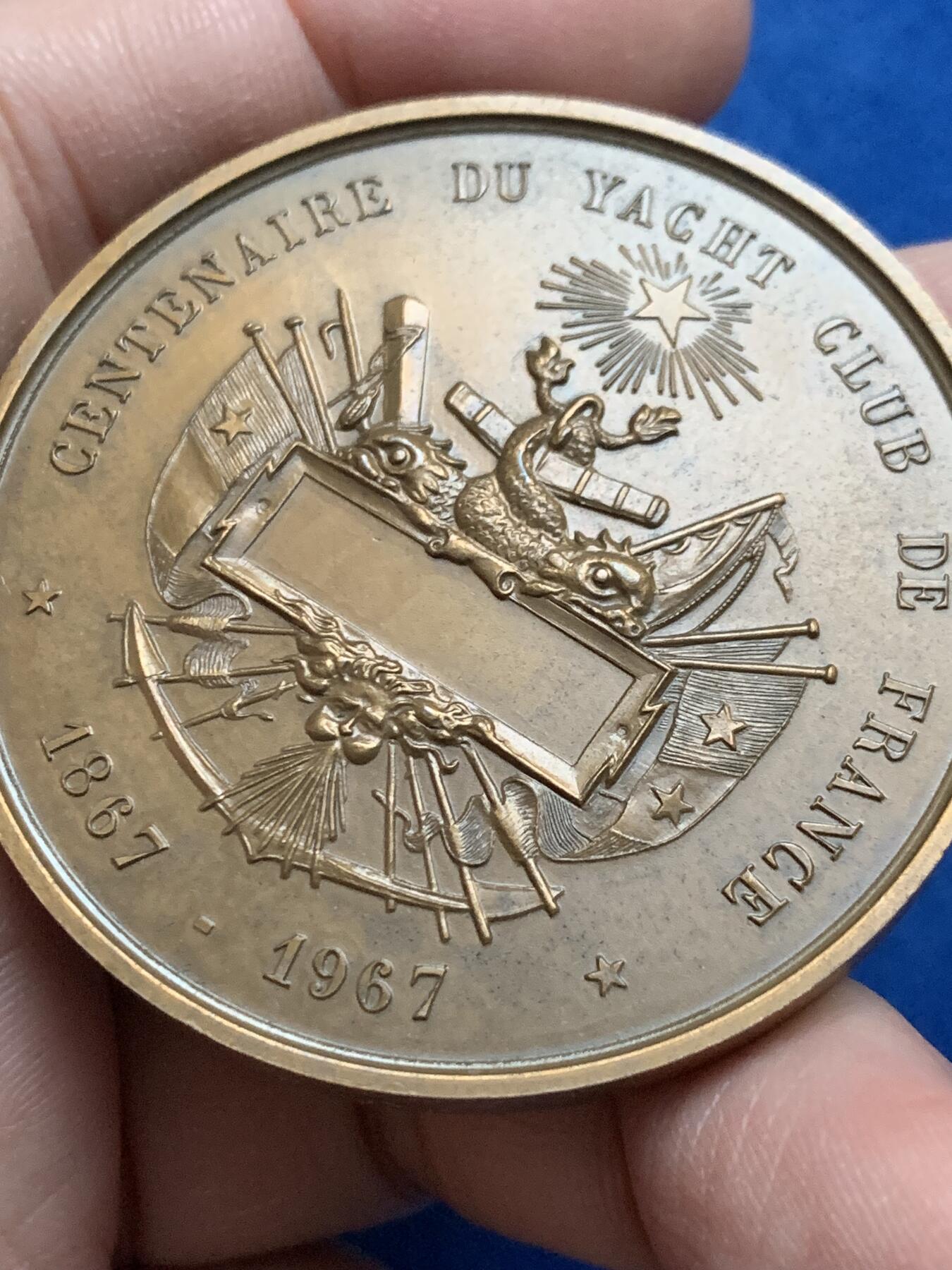 《竞宝斋》第444场 周日，周一，2场连拍 （全场包邮） 法国游艇俱乐部百年纪念（1867-1967）铜章 63.8克 50mm 1967 丰饶角铜标 带盒