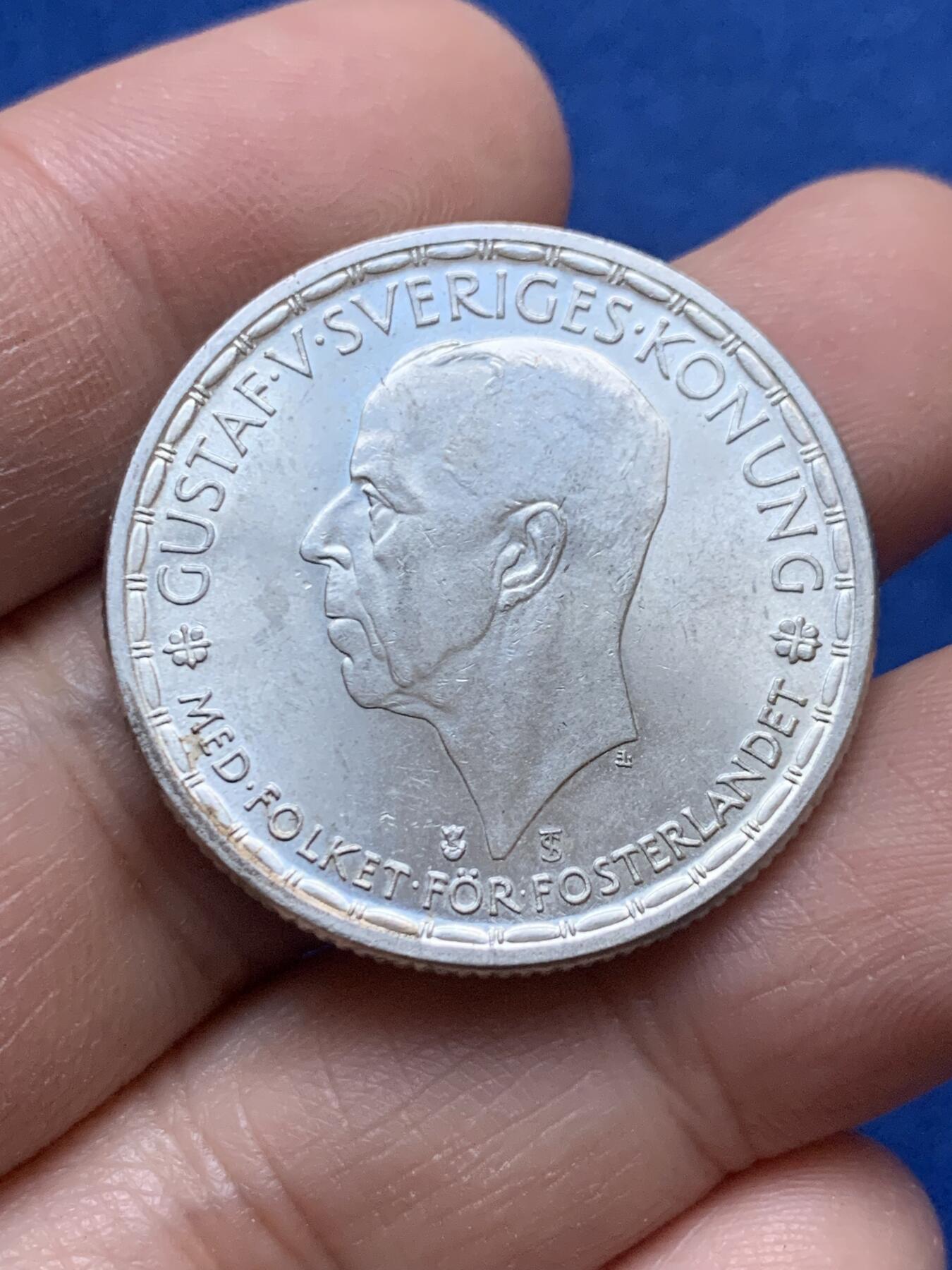 《竞宝斋》第444场 周日，周一，2场连拍 （全场包邮） 两枚一组 瑞典1950年古斯塔夫五世2克朗银币 UNC品相 400银 每枚14g