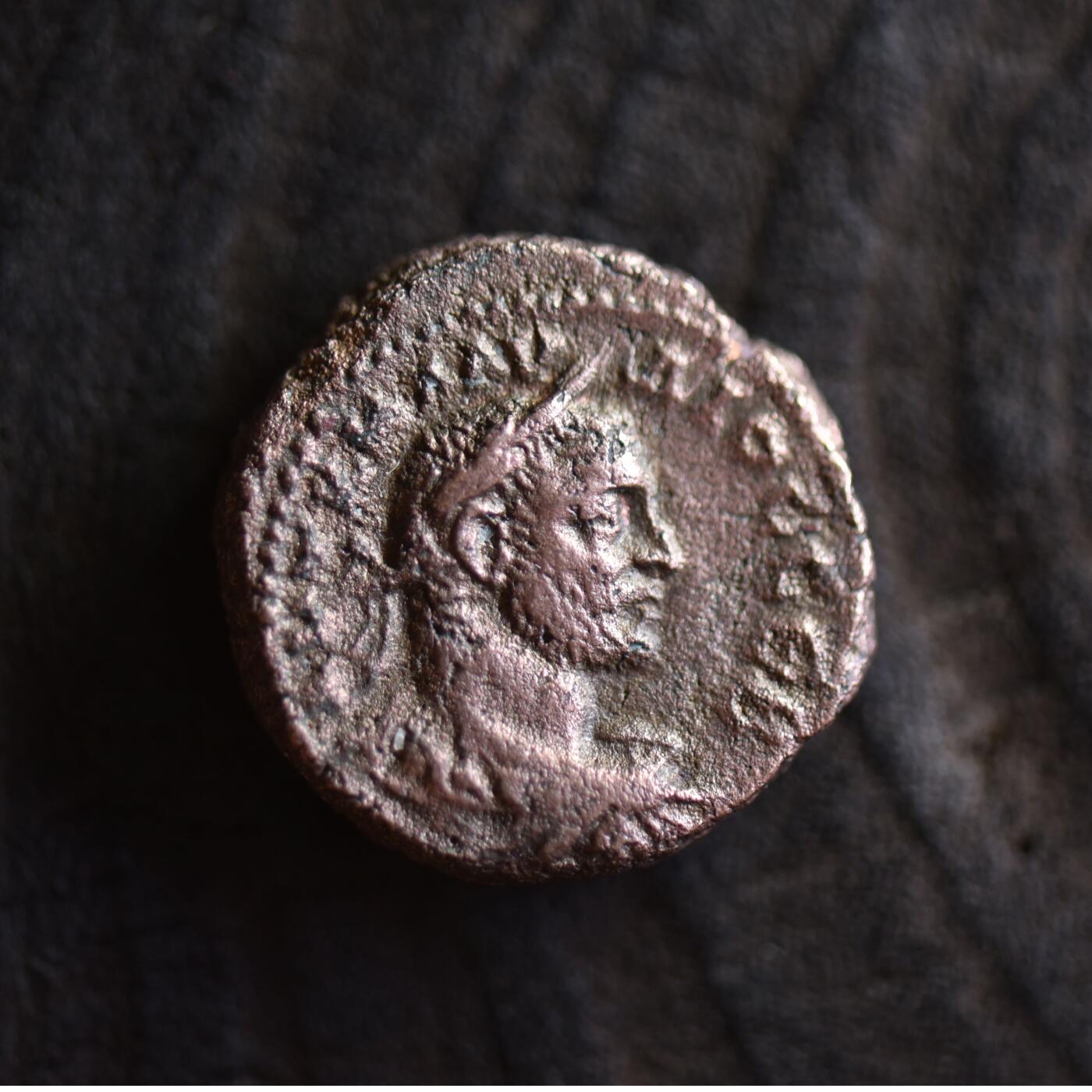 【良泉】【2025年最后一场】12月18日晚19.30点开拍！188组【直播场】西方古代钱币、丝路杂项、印章！ 【藏家出品C】克劳狄二世埃及四德，10.6g 少见的克劳狄二世埃及四德拉克马，铸造于罗马分裂时期的269年，同年帕尔米拉占领埃及。到272年奥勒良才收复