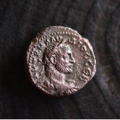 【良泉】【2025年最后一场】12月18日晚19.30点开拍！188组【直播场】西方古代钱币、丝路杂项、印章！ - 【藏家出品C】克劳狄二世埃及四德，10.6g 少见的克劳狄二世埃及四德拉克马，铸造于罗马分裂时期的269年，同年帕尔米拉占领埃及。到272年奥勒良才收复