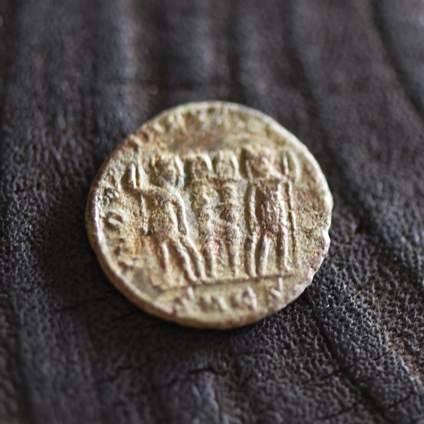 【良泉】【2025年最后一场】12月18日晚19.30点开拍！188组【直播场】西方古代钱币、丝路杂项、印章！  【藏家出品B】 公元333-337年，古罗马帝国，君士坦丁二世“凯撒”时期，克孜科斯造币厂，2.1克