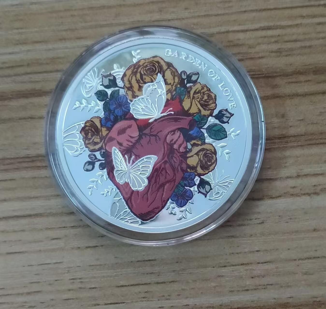 ❤️【币观天下】❤️ 第333期钱币拍卖- 2025.12.5周五晚上6点半场-长期征集拍品 喀麦隆2023，“爱的花园”，激光镭射磨砂,鲜艳数码彩色,microprinting缩微美化防伪技术,彩色精制银币. 盒证全. 超精美漂亮. 国外售价112欧元