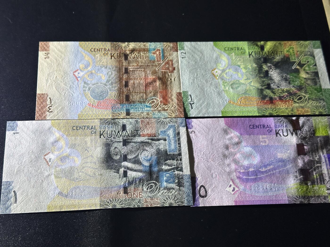 《外钞收藏家》第五百九十期（欧洲强钞、港币、硬通货及丰富裸币大拍场）（本平台长期征集拍品、欢迎藏友们联系合作） 科威特1/3、1/2、1、5四张一起 全新UNC 全部是靓号尾3和8