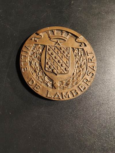 老王徽章第167期 - 法国兰贝萨尔市大铜章      直径54mm.     重量76.1g