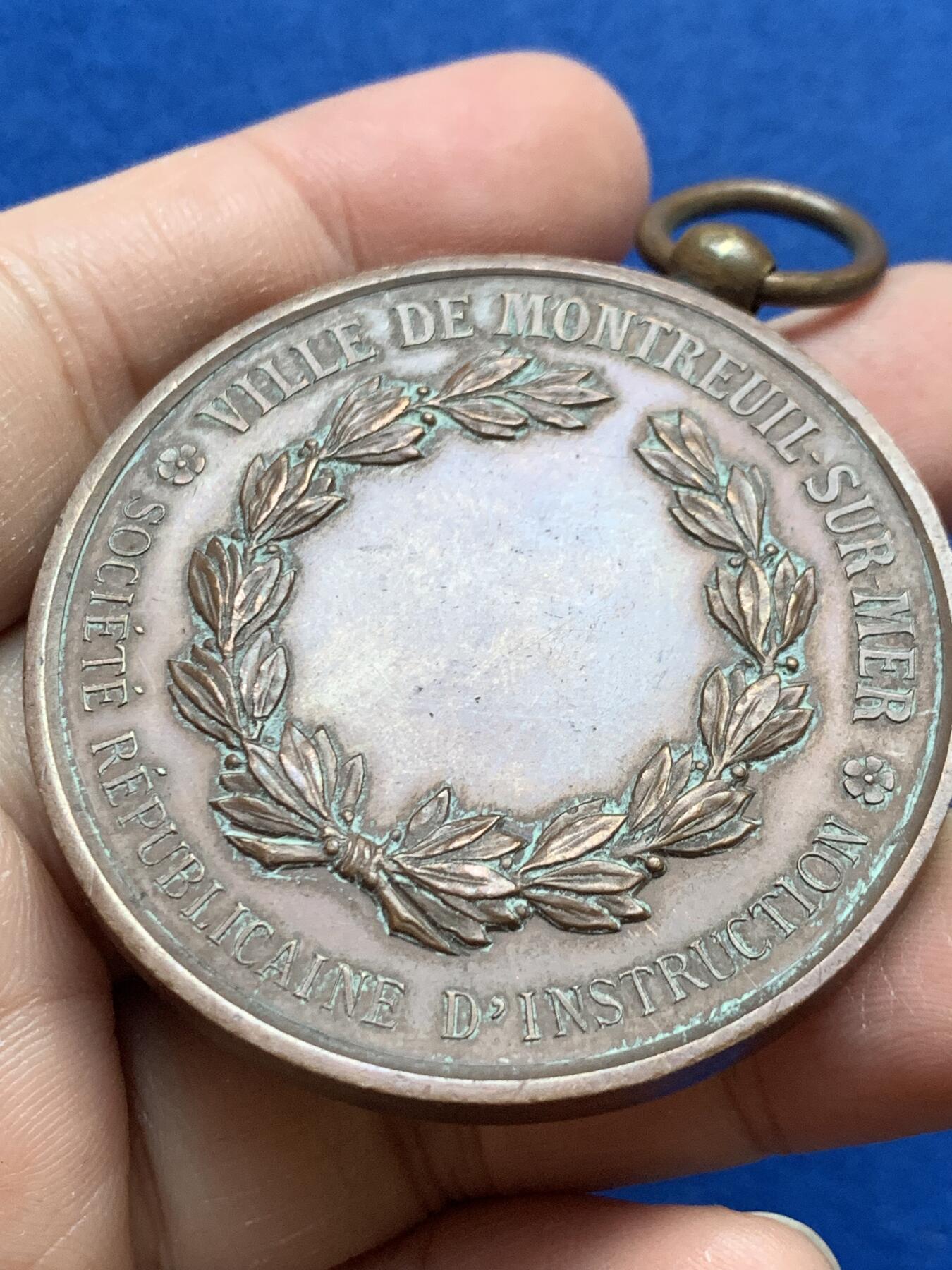 《竞宝斋》第444场 周日，周一，2场连拍 （全场包邮） 法国里昂教育铜质奖章 直径50.2mm，重量62.8g，早期老章，无边铭。