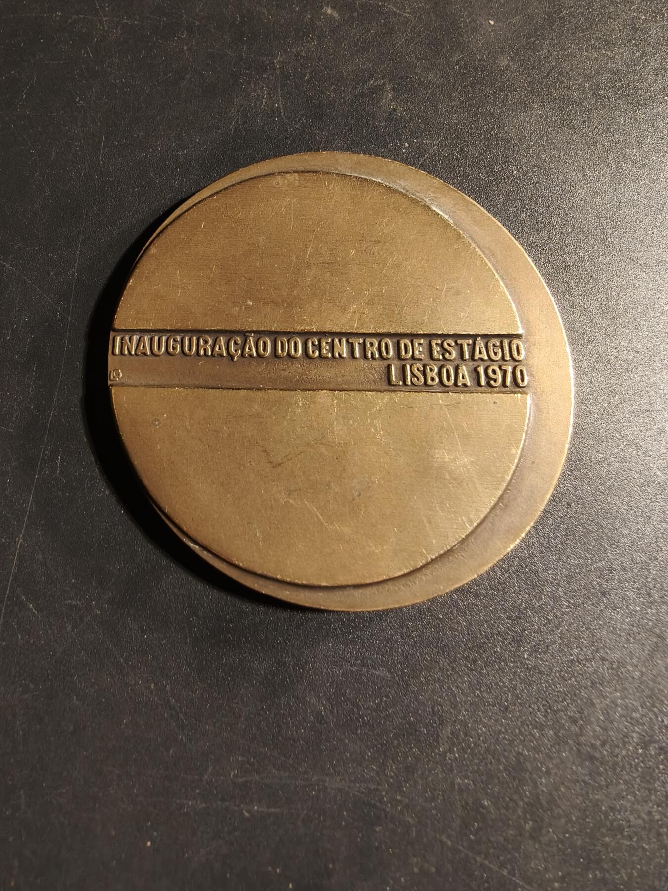 老王徽章第167期 葡萄牙教育部体育发展基金会铜章      直径60mm.    重量95g