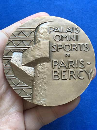 《竞宝斋》第444场 周日，周一，2场连拍 （全场包邮） - 法国巴黎贝尔西综合体育馆铜章 263.5克 71.6mm 1984 丰饶角铜标