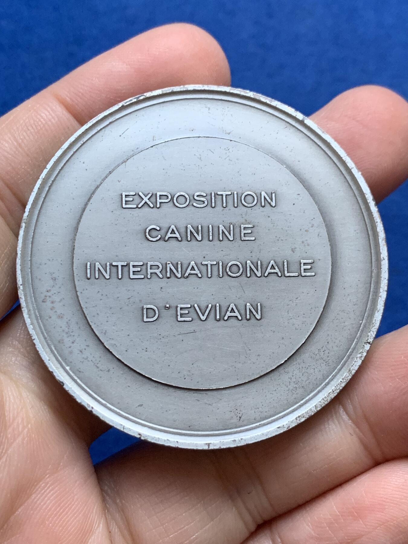 《竞宝斋》第444场 周日，周一，2场连拍 （全场包邮） 法国国际犬类博览会镀银大铜章 高浮雕很精美 1967 丰饶角铜标边铭 直径5mm 重量72.4g