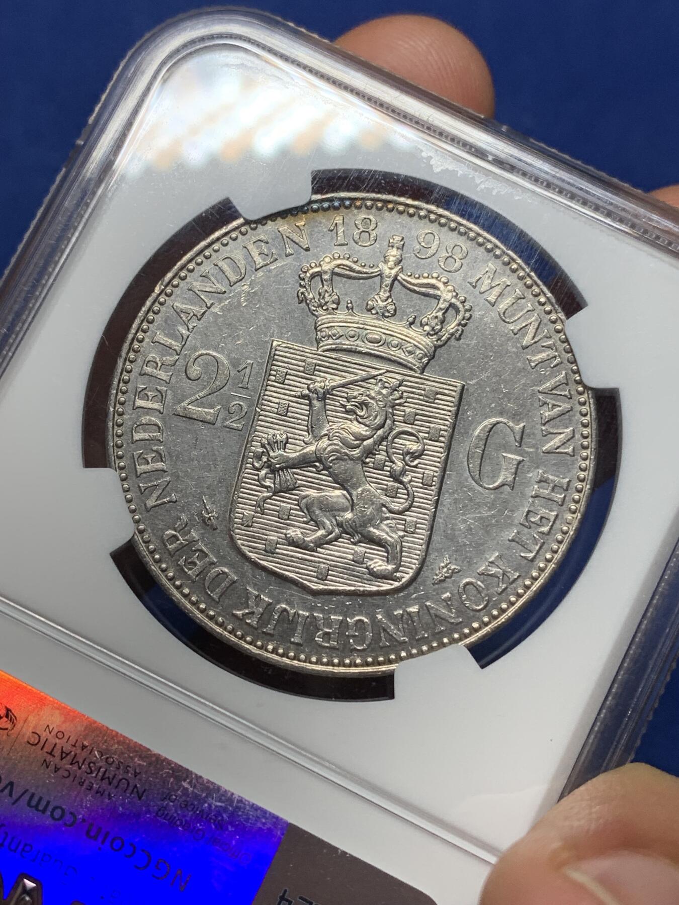 《竞宝斋》第444场 周日，周一，2场连拍 （全场包邮） NGC AU55 荷兰1898威廉明娜女王少女头像2.5盾大银币 单年版