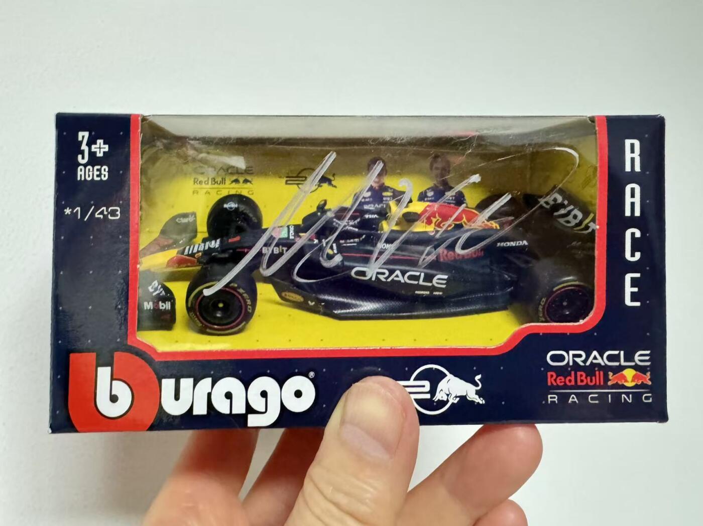零元拍：马克斯-维斯塔潘亲签1:43红牛RB18冠军F1赛车合金模型