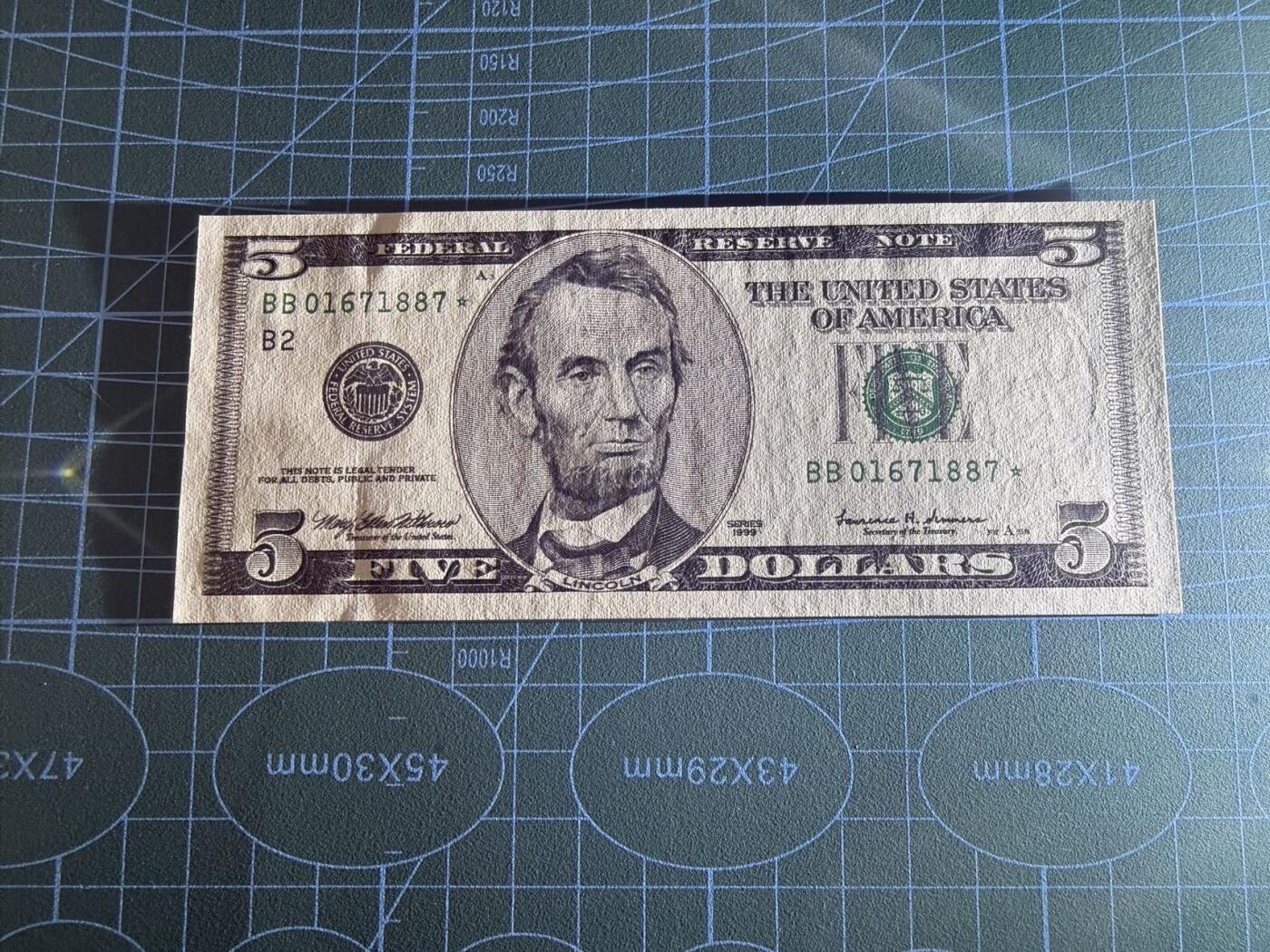 【炜奕收藏】，第五十二期 1999年美国5元，UNC品相，补号