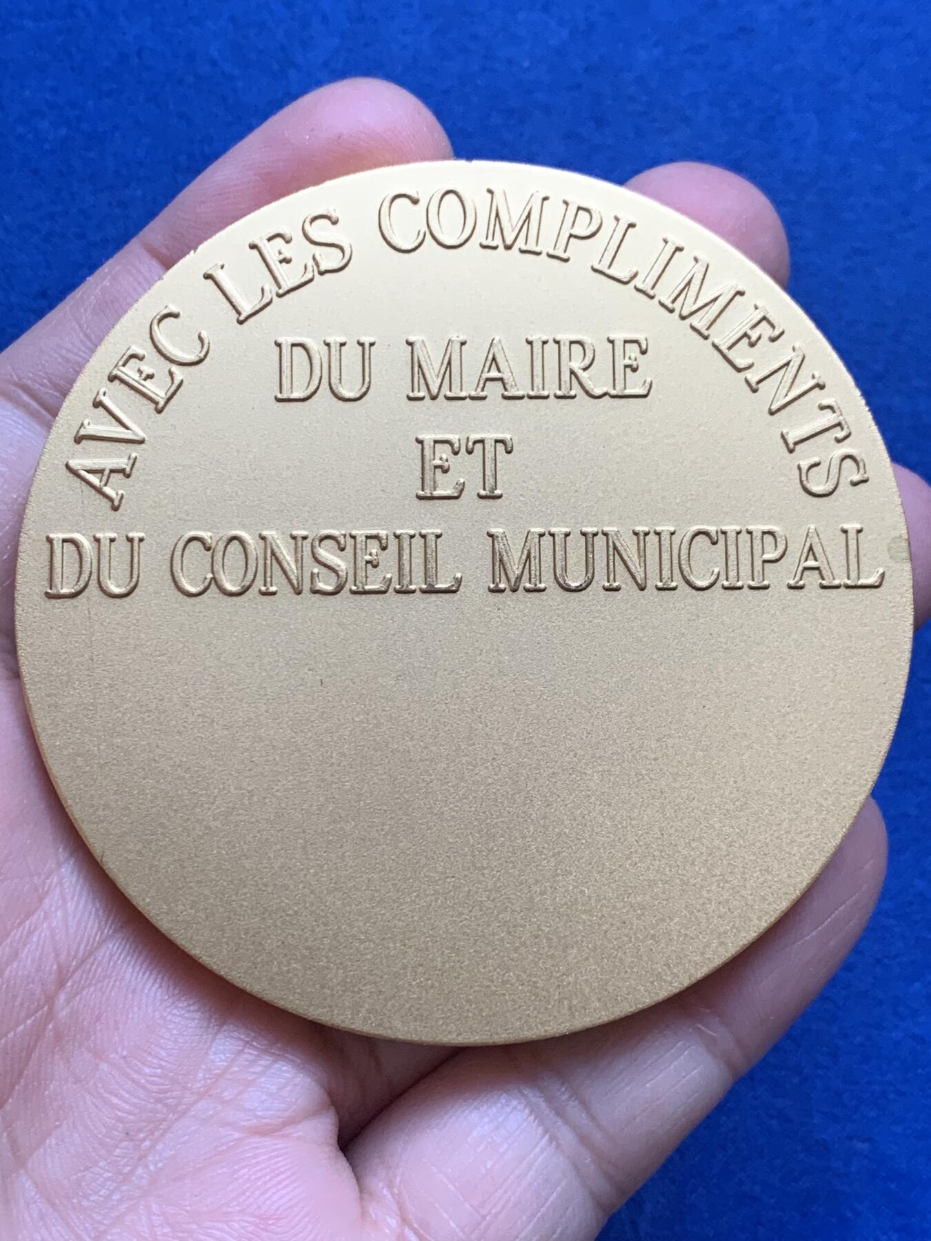 《竞宝斋》第444场 周日，周一，2场连拍 （全场包邮） 法国城市市政镀金纪念章 175.9克 69.6mm