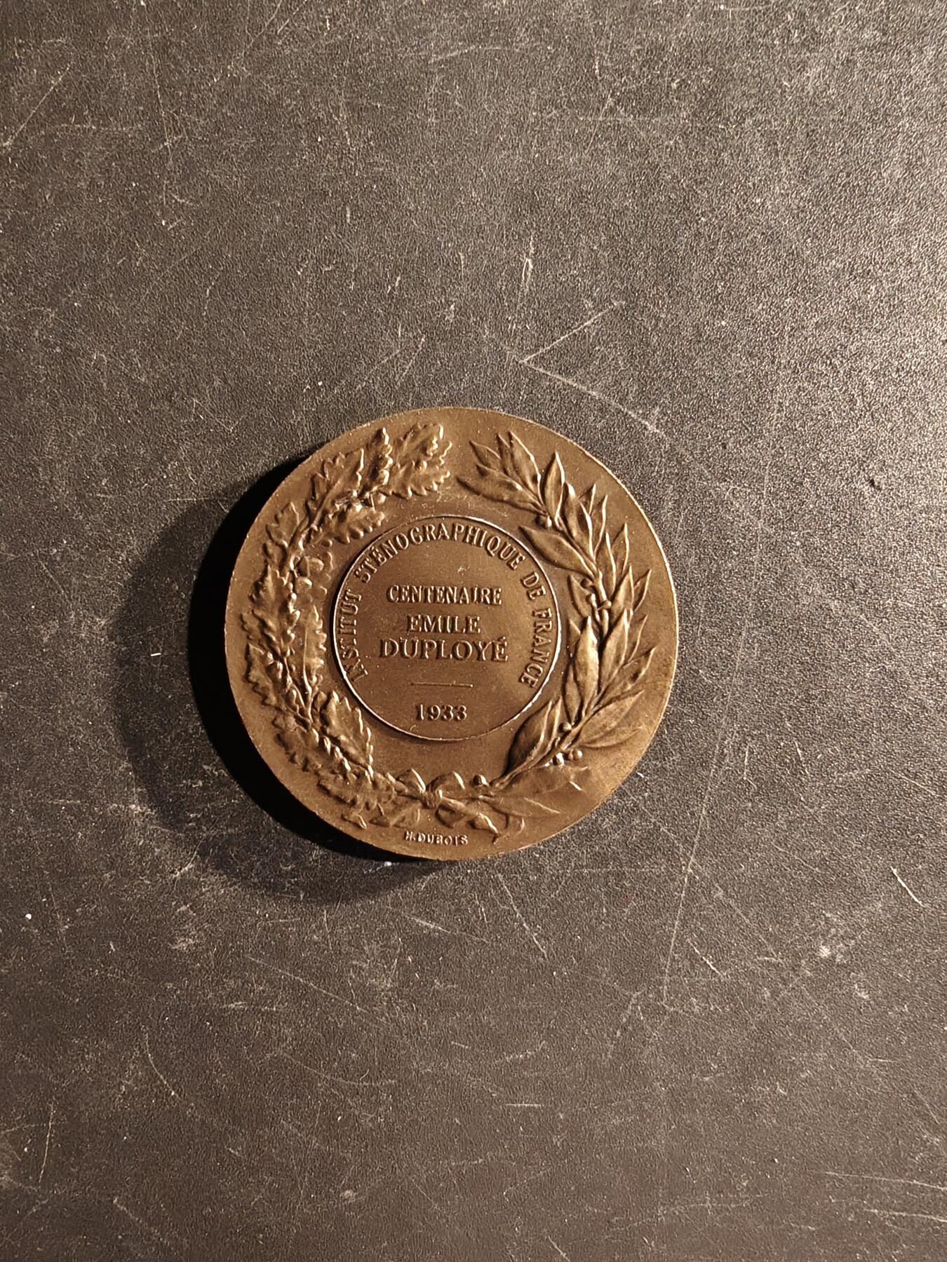 老王徽章第167期 法国速记学院埃米尔·迪普洛伊百年诞辰大铜章    埃米尔·迪普洛伊（1836-1912）是一位法国牧师，也是一种流行的法语速记系统的发明者      直径36mm.     重量22.3g
