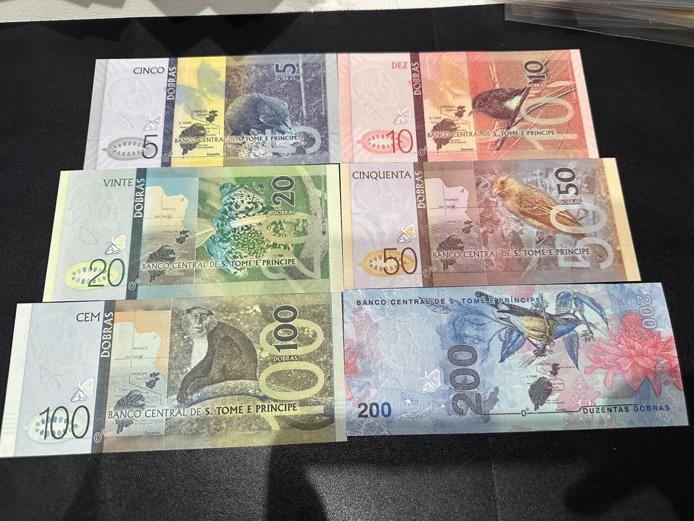 《外钞收藏家》第五百九十期（欧洲强钞、港币、硬通货及丰富裸币大拍场）（本平台长期征集拍品、欢迎藏友们联系合作） 圣多美和普林西比5-200面额额 六张一起 全新UNC 全部是靓号尾86