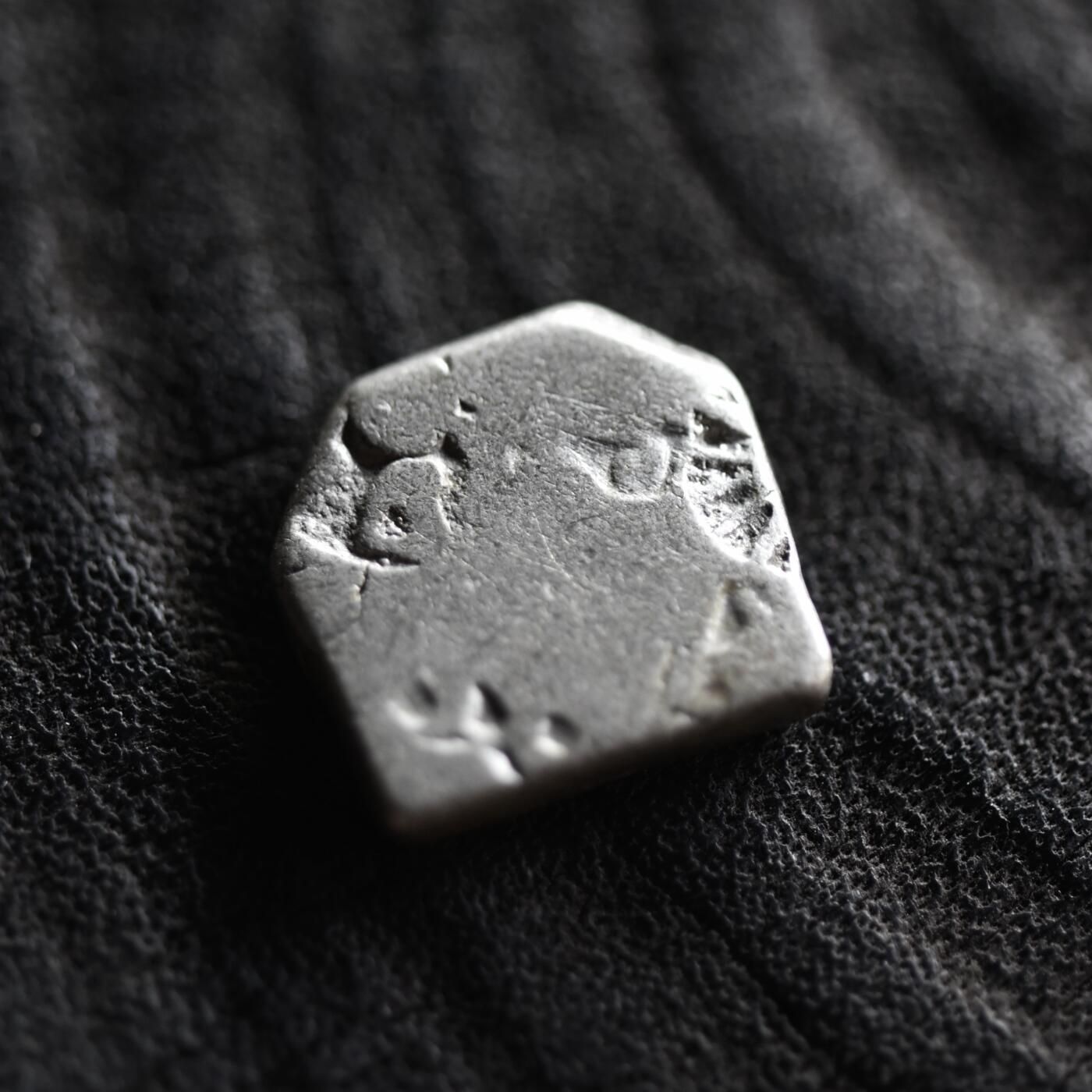 【良泉】【2025年最后一场】12月18日晚19.30点开拍！188组【直播场】西方古代钱币、丝路杂项、印章！ 公元前3世纪【古印度】孔雀王朝，1卡夏帕银币，3.17克