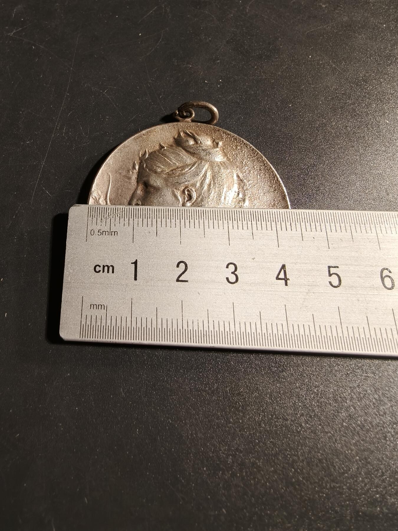 老王徽章第167期 法国希腊女神阿耳忒弥斯纪念章       直径44mm.    重量27.6g