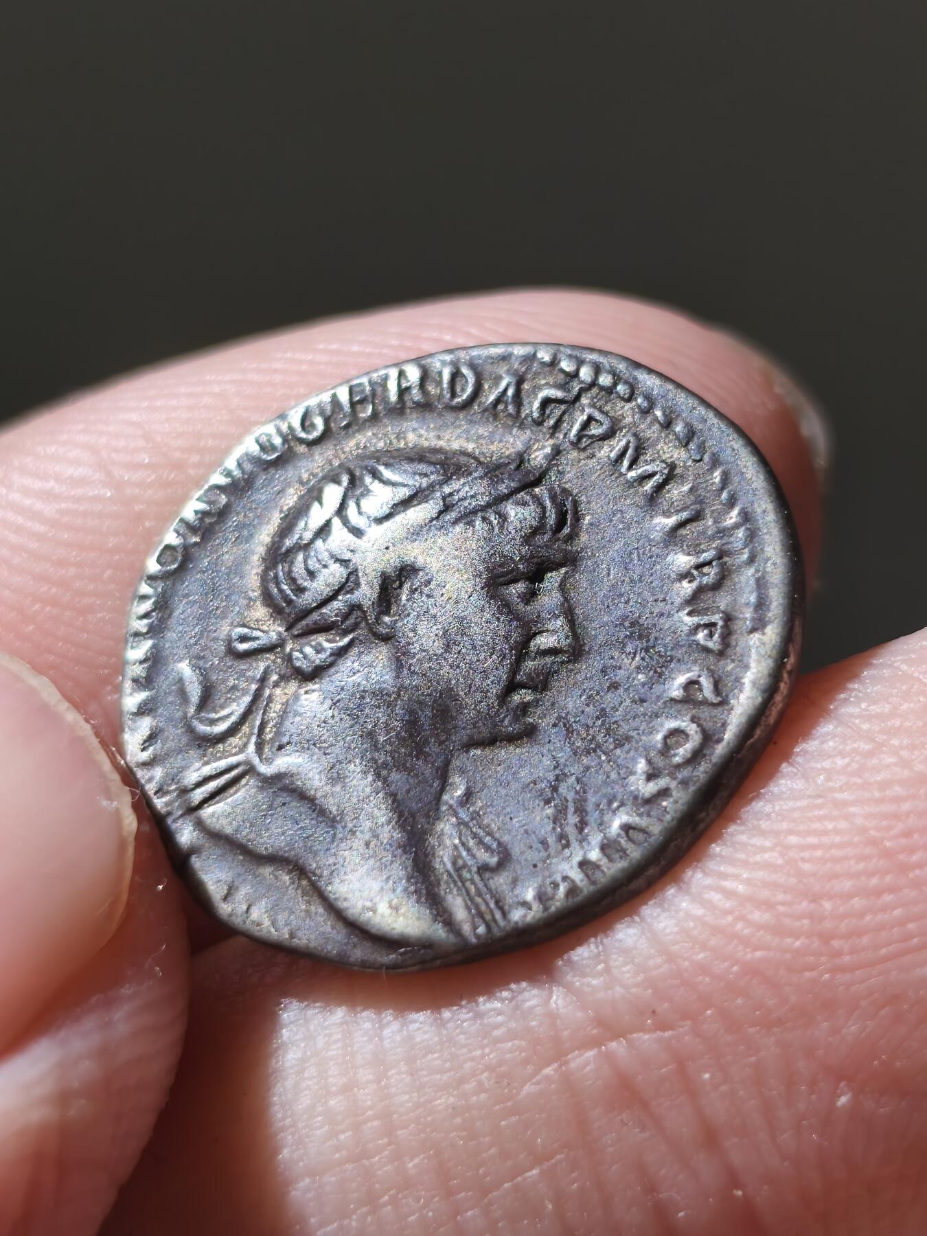 星盘世界钱币十二月六日古典币专场 古罗马帝国 图拉真 狄纳里银币 公元112-114年打制，品相很不错，带有黑色包浆，风格很好