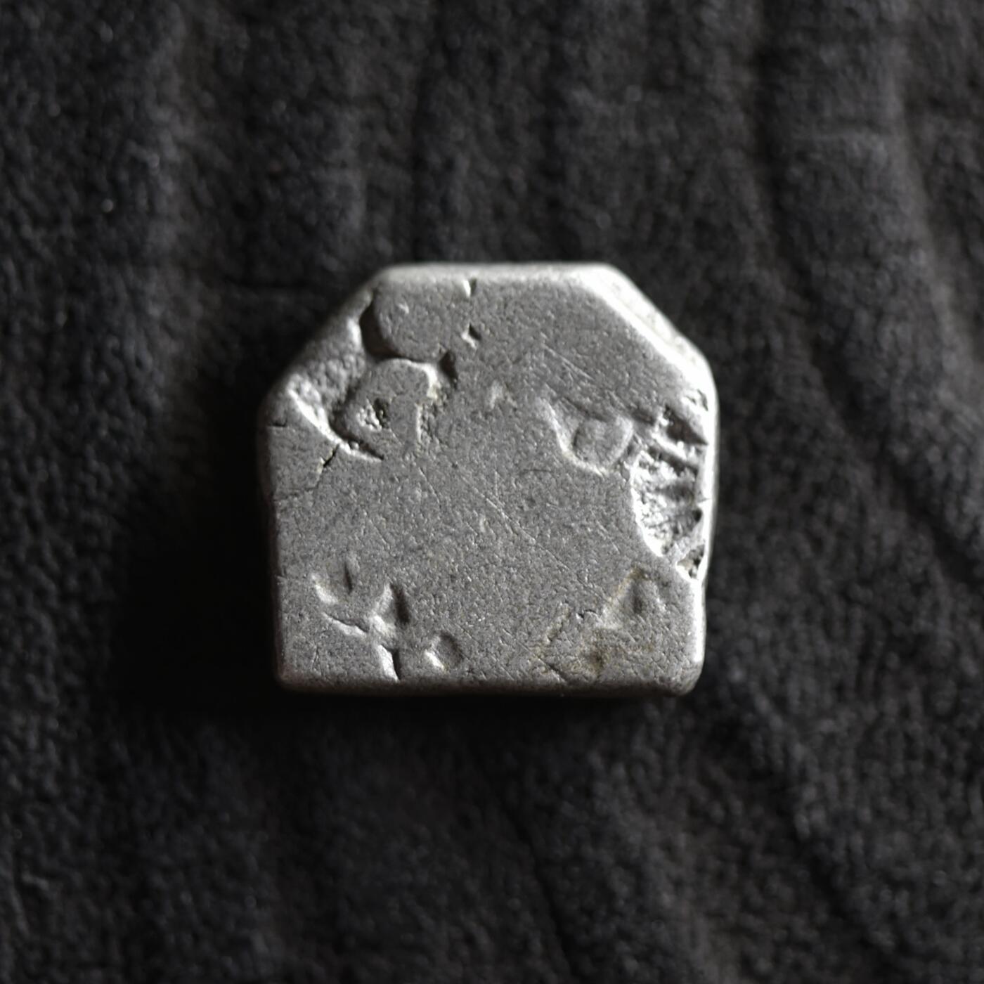 【良泉】【2025年最后一场】12月18日晚19.30点开拍！188组【直播场】西方古代钱币、丝路杂项、印章！ 公元前3世纪【古印度】孔雀王朝，1卡夏帕银币，3.17克