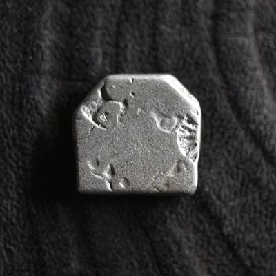 【良泉】【2025年最后一场】12月18日晚19.30点开拍！188组【直播场】西方古代钱币、丝路杂项、印章！ - 公元前3世纪【古印度】孔雀王朝，1卡夏帕银币，3.17克