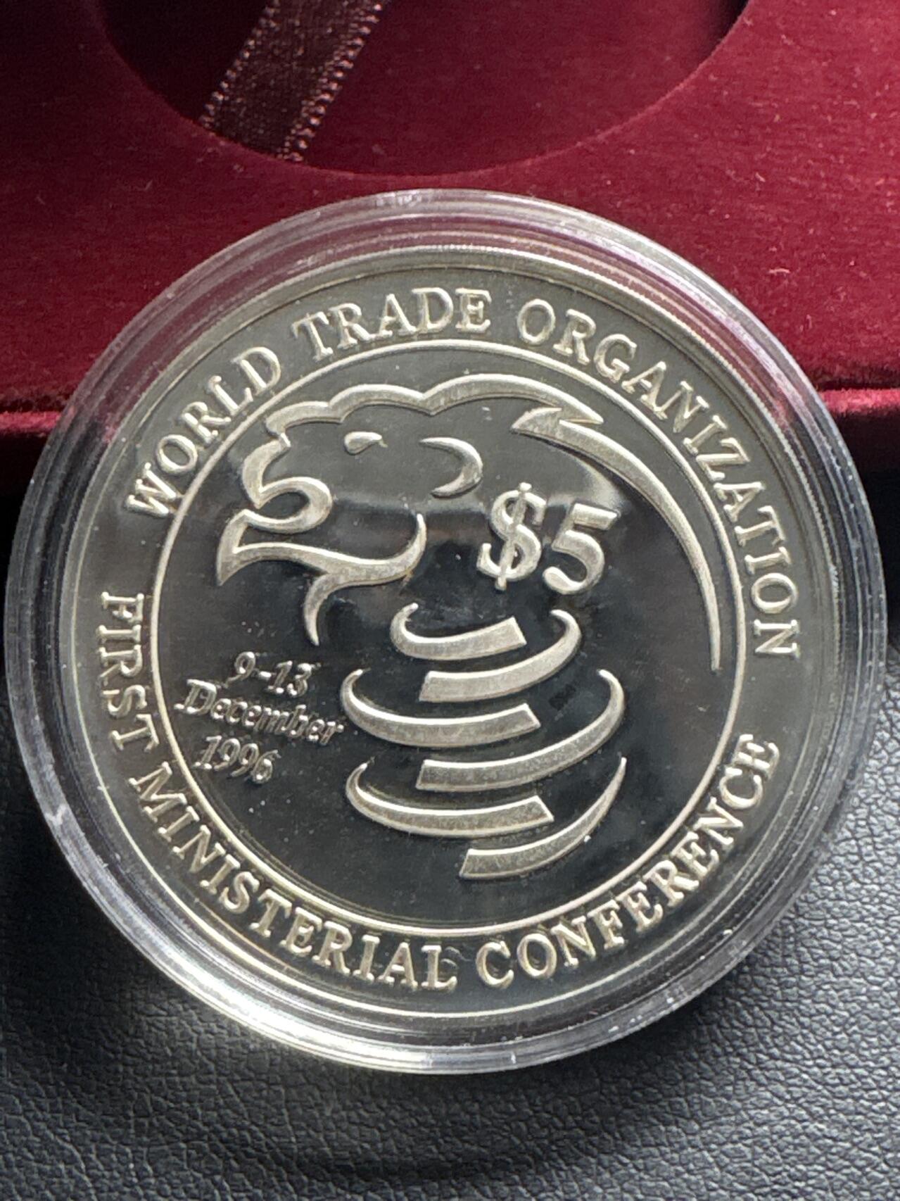 ❤️【币观天下】❤️ 第333期钱币拍卖- 2025.12.5周五晚上6点半场-长期征集拍品 新加坡1996年国家世贸组织精制纪念银币盒证齐全