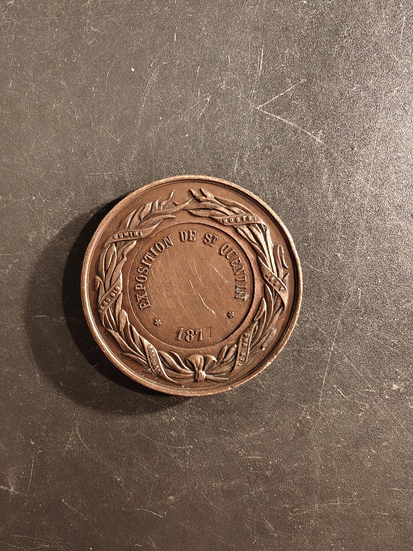 老王徽章第167期 法国天主教工人协会联盟1877年圣昆汀博览会大铜章     蜜蜂cuivre铜标      直径38mm.    重量21g