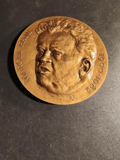 老王徽章第167期 - 法国共产党政治家马塞尔·保罗逝世大铜章      直径68mm.    重量184.8g