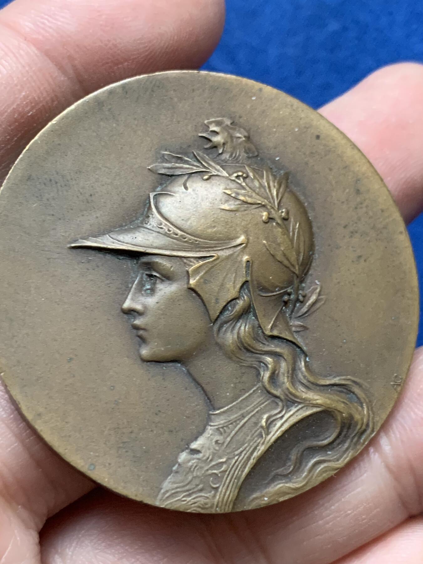 《竞宝斋》第444场 周日，周一，2场连拍 （全场包邮） 法国公鸡头盔玛丽安娜侧像铜章 背面无刻字 高浮雕 少见版本 重44.9克 45mm 三角铜标