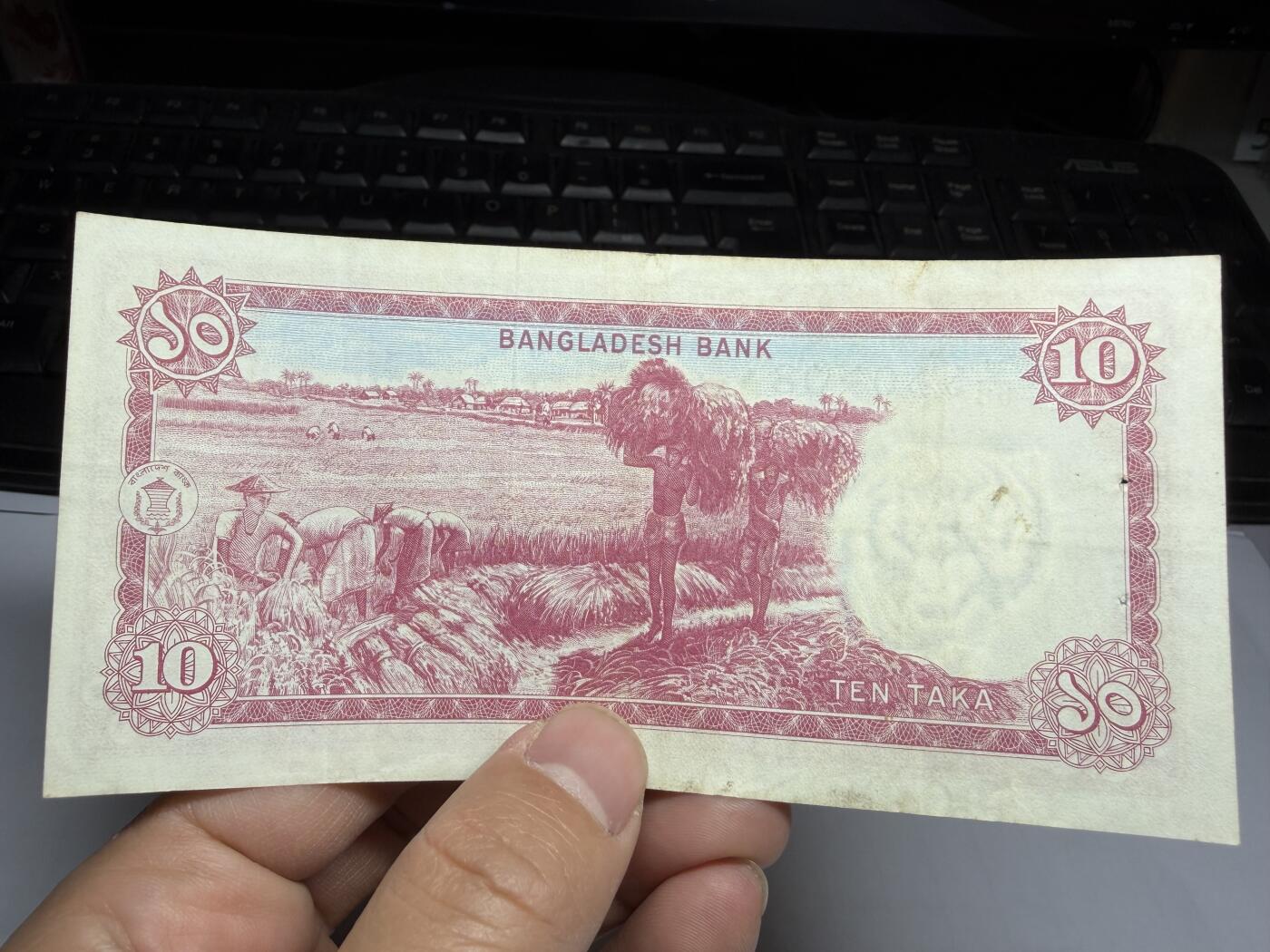 2025年集古藏今外币拍卖第十期-第10场—（总第290拍-纸币专场），本期拍完结算一次，发货时间2-3天，休息几天后继续新的一期拍卖。 斯里兰卡10塔卡，有针眼